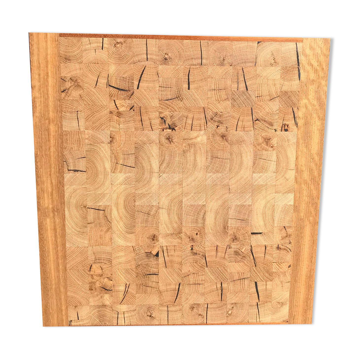 Decorative wooden top with checkerboard effect