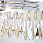 Ménagère 30 couverts de table modernistes en métal argenté chantourné DEETJEN