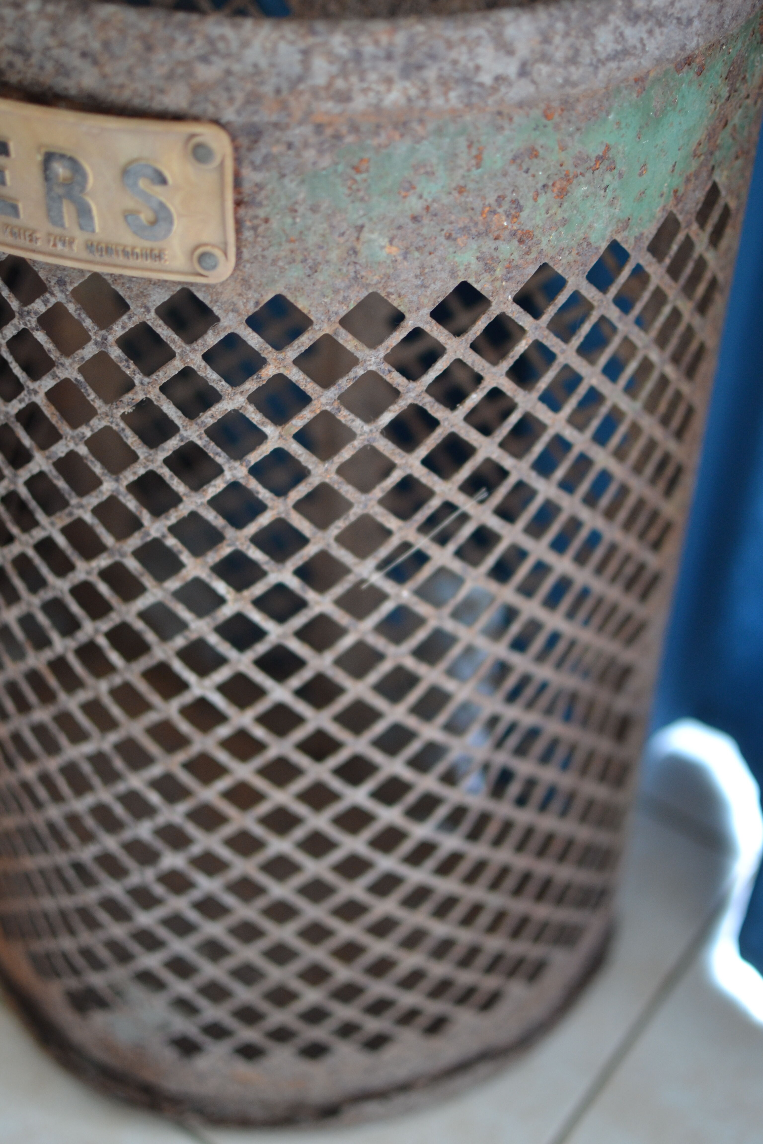 Old paper bin on rue Montrouge