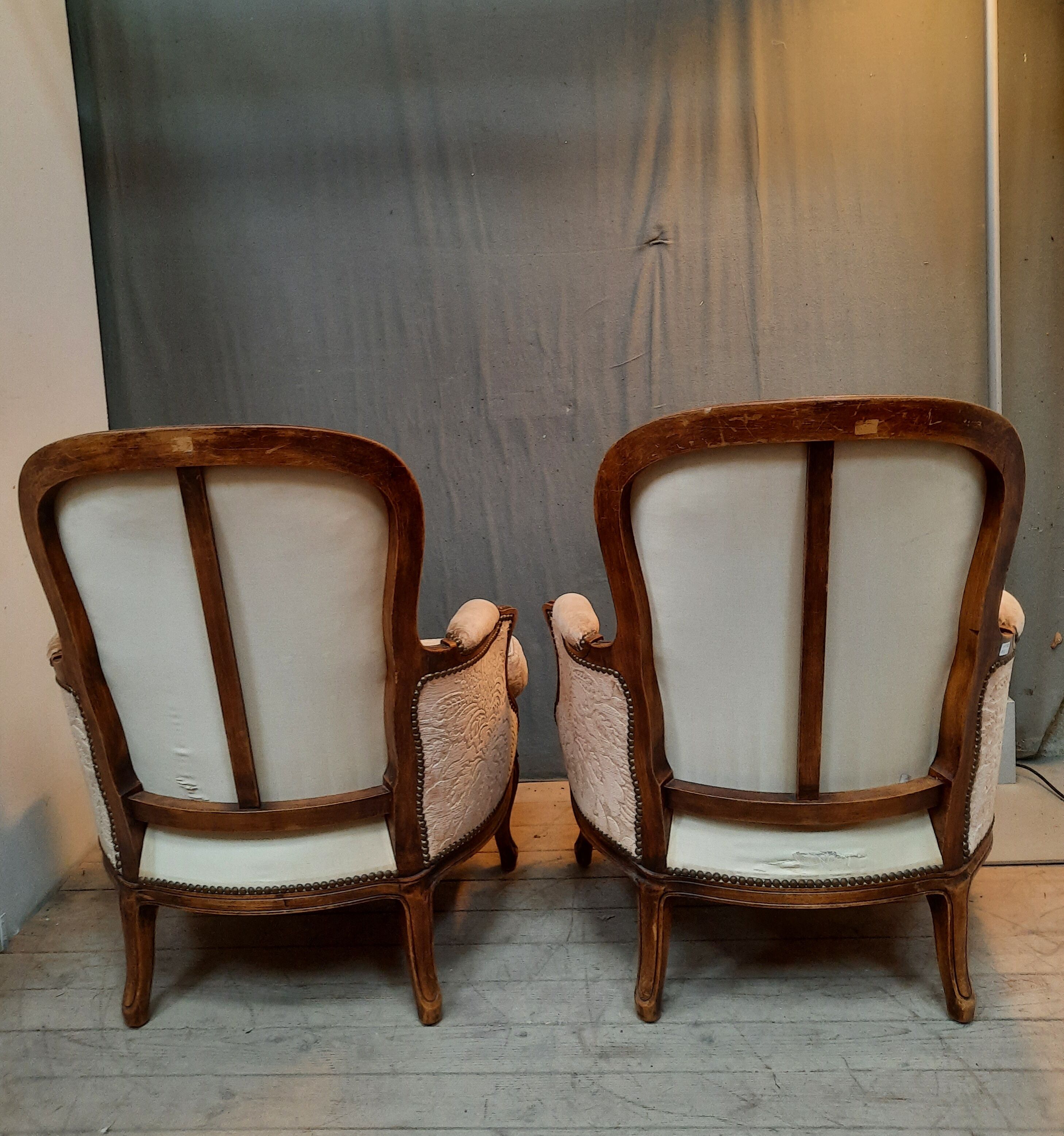 Paire de fauteuils de style Louis XV