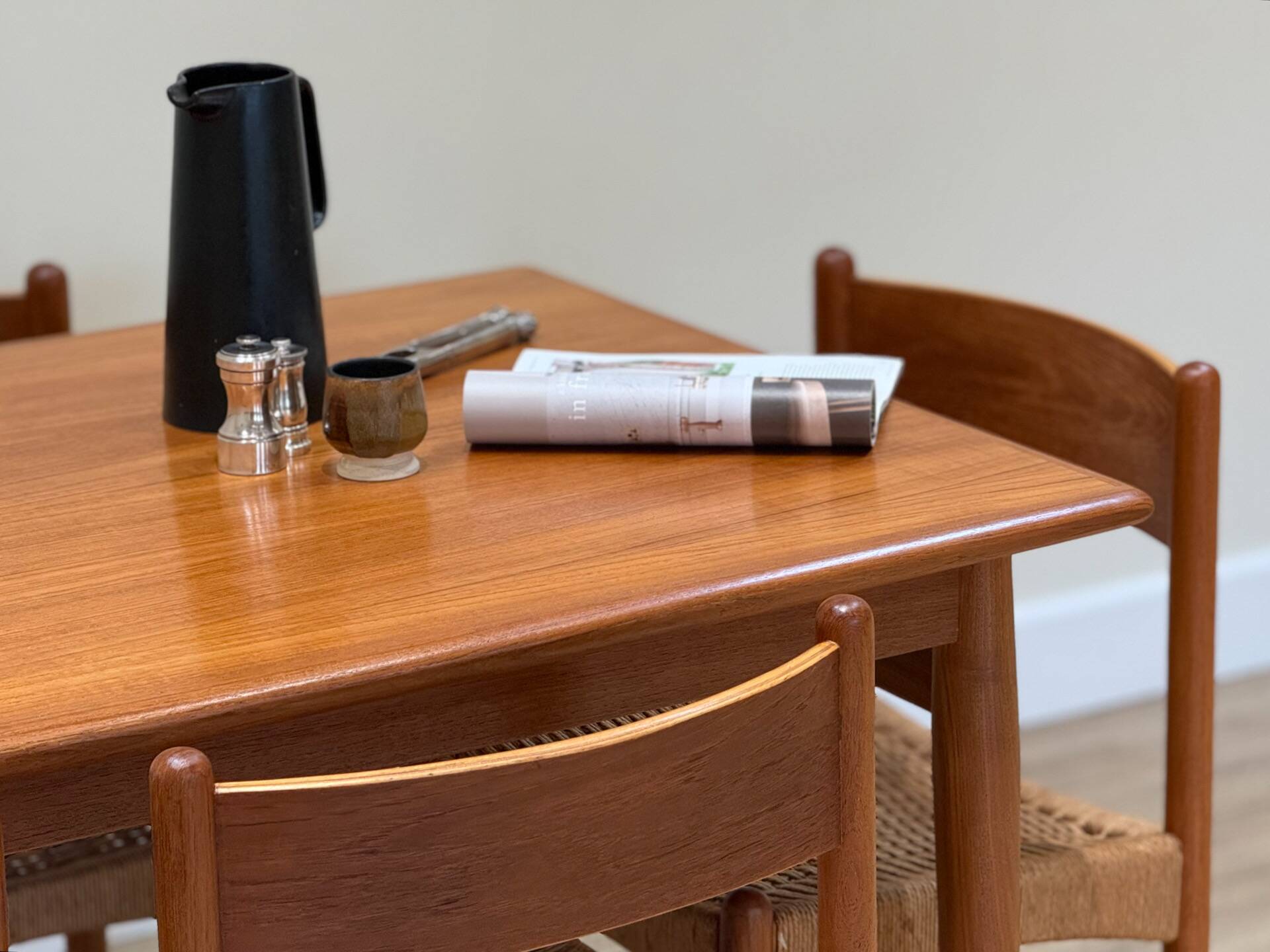 Mid-Century Danish teak extending dining table (Johannes Andersen)