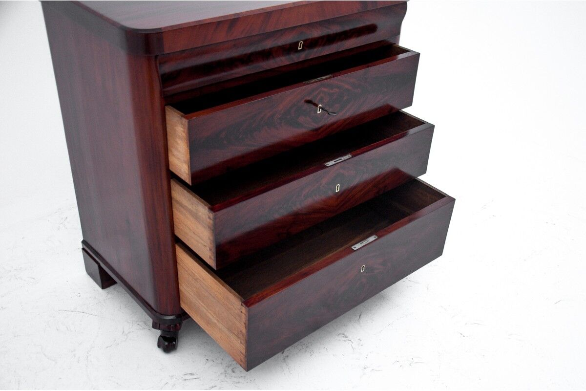 Mahogany chest of drawers, Northern Europe, circa 1860.