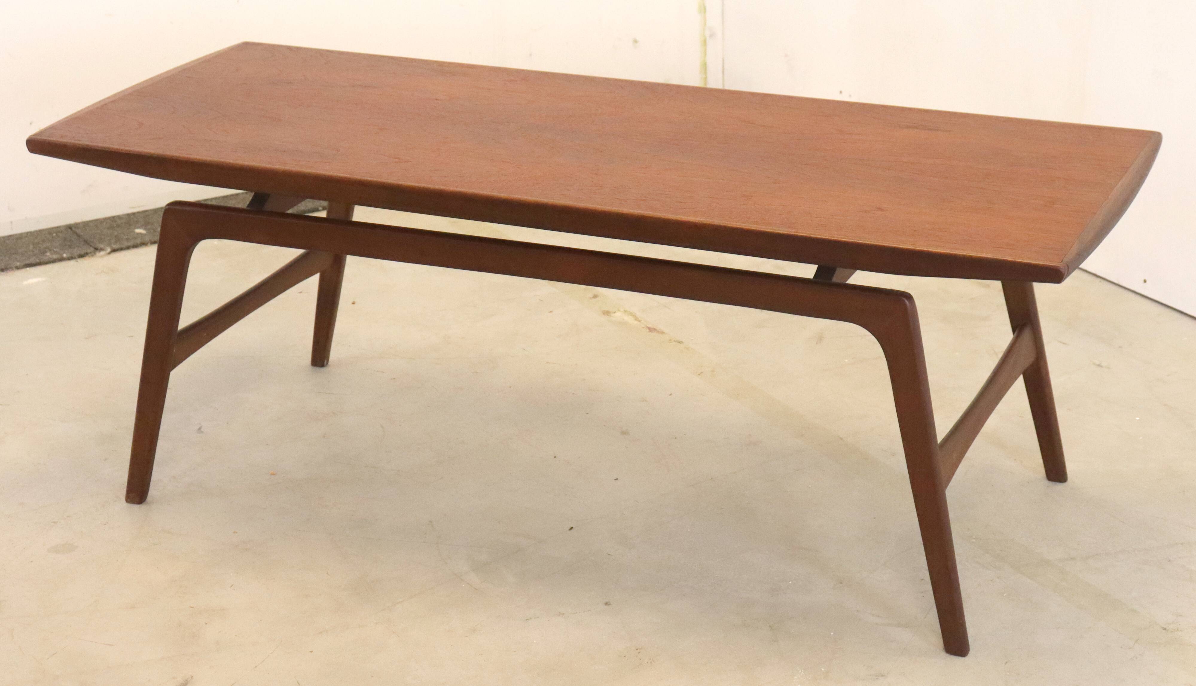 mid century teak Coffee table 'Midwolda'