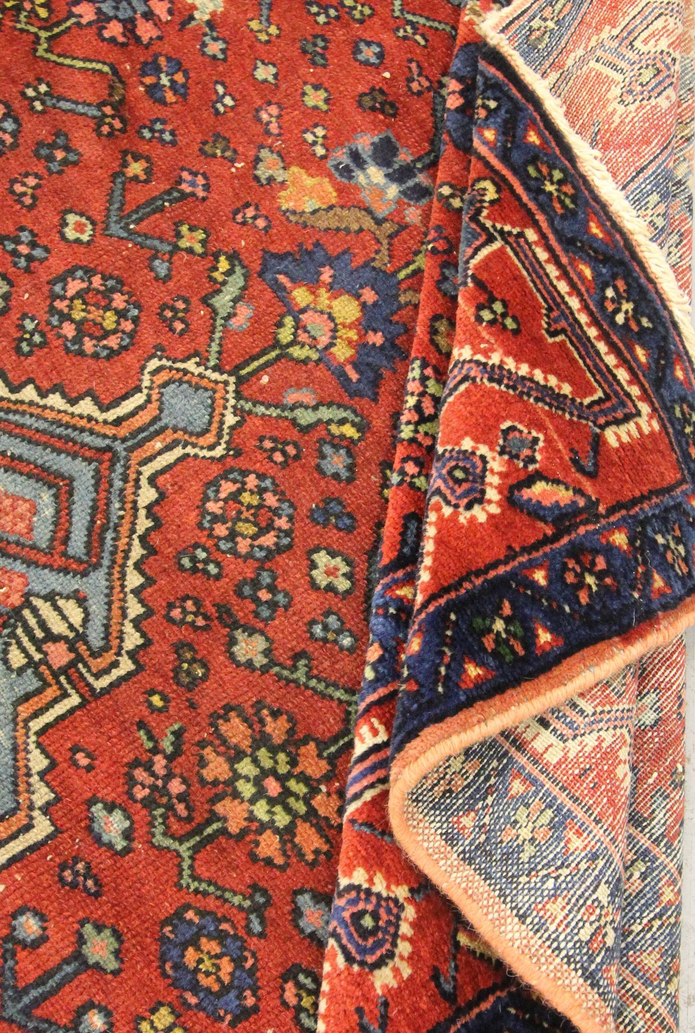 Tapis persan traditionnel noué à la main tapis de salon en laine rouge 134x136cm