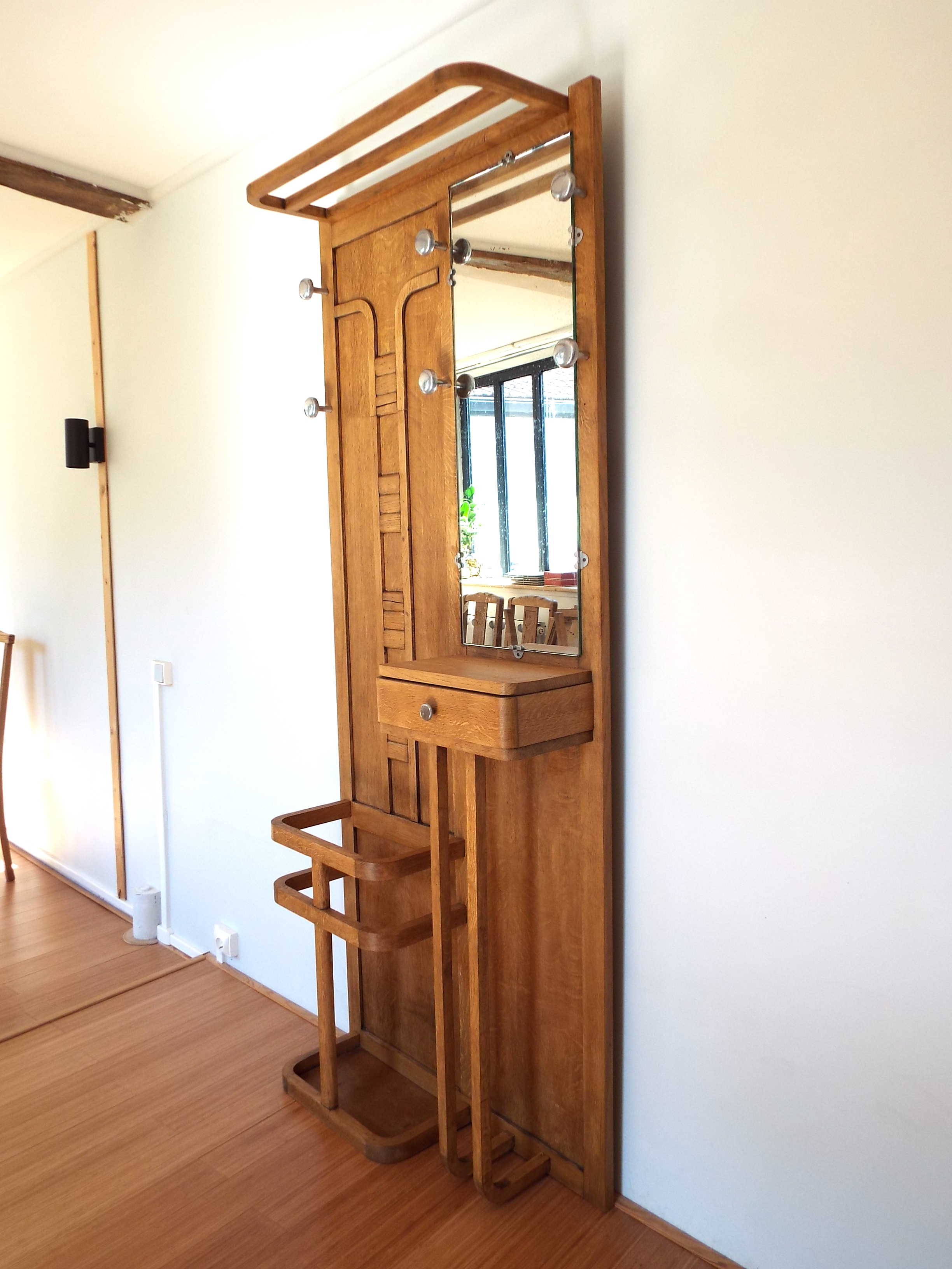 Entrance cloakroom coat rack