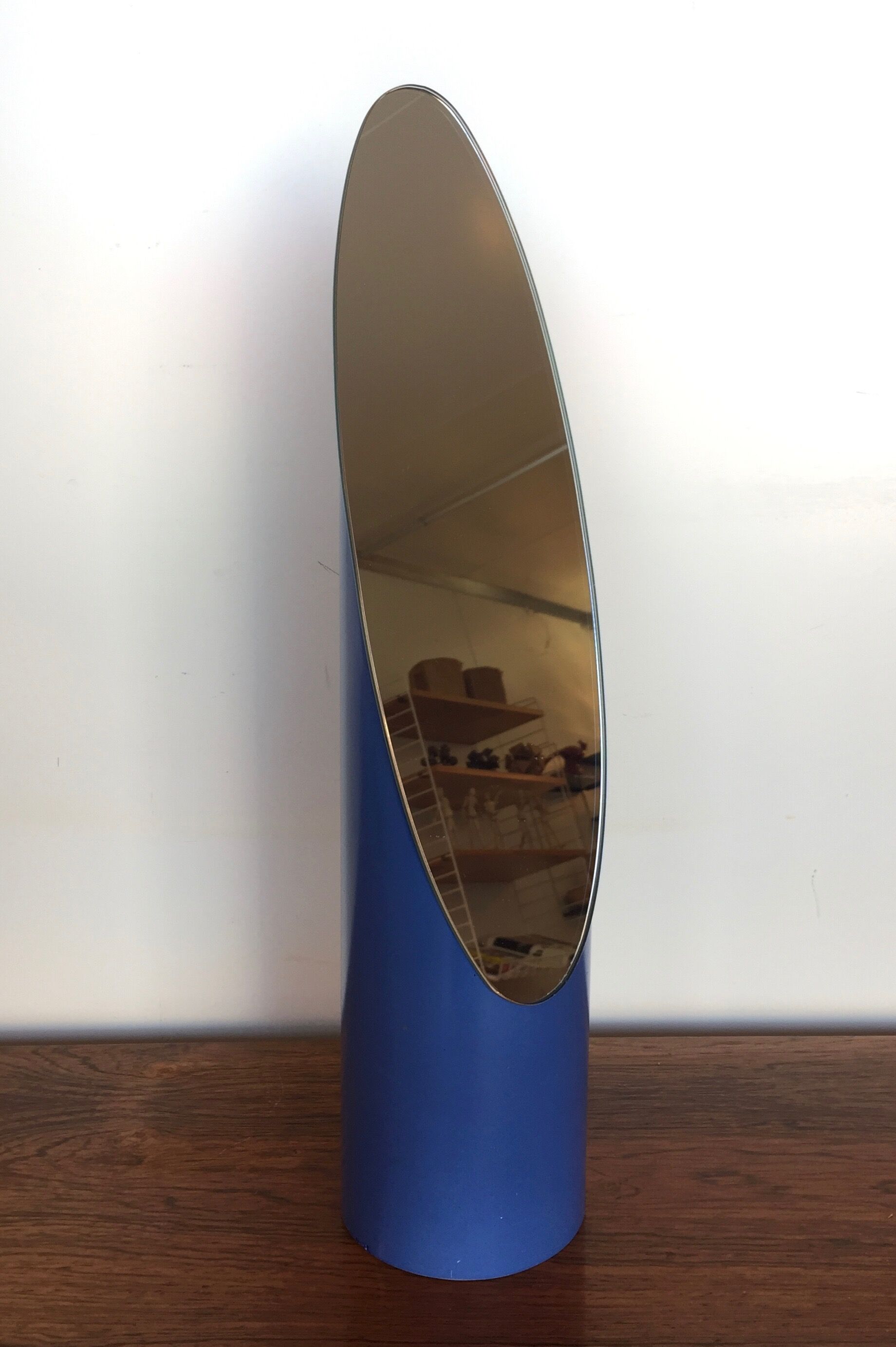 Mirror Lipstick table