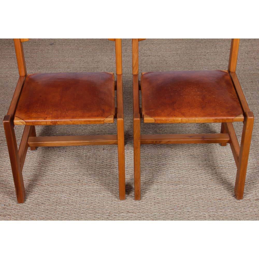 Ensemble de 4 chaises Maison Regain en orme et cuir, 1980