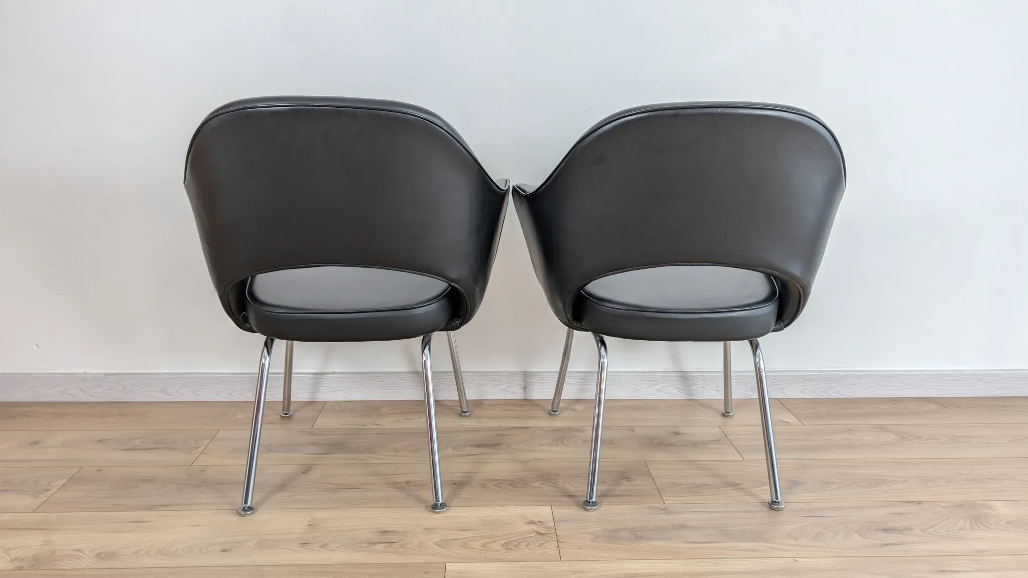 Set of 6 "Conference" chairs by Eero Saarinen for Knoll International