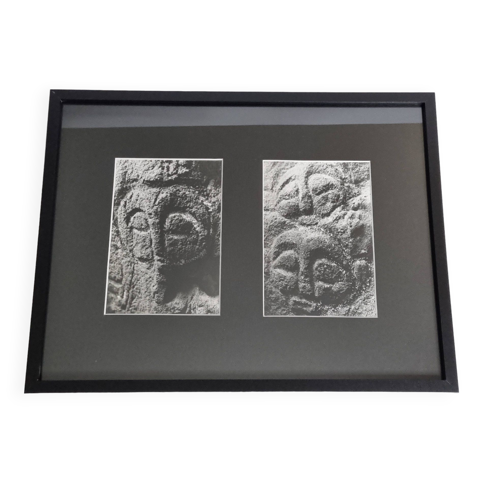 Tirages argentiques vintages encadrés, pétroglyphes de l'île de Pâques, mission ethnologique de 1970