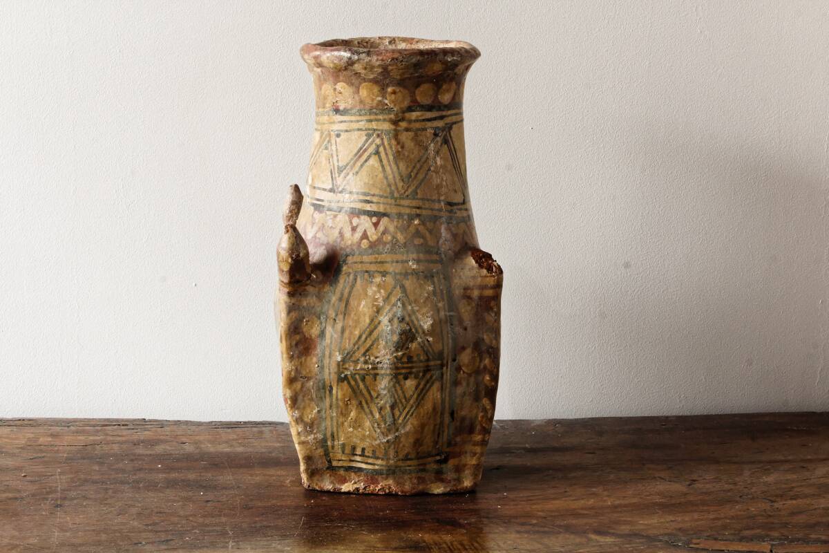 Ancienne poterie berbère en terre cuite