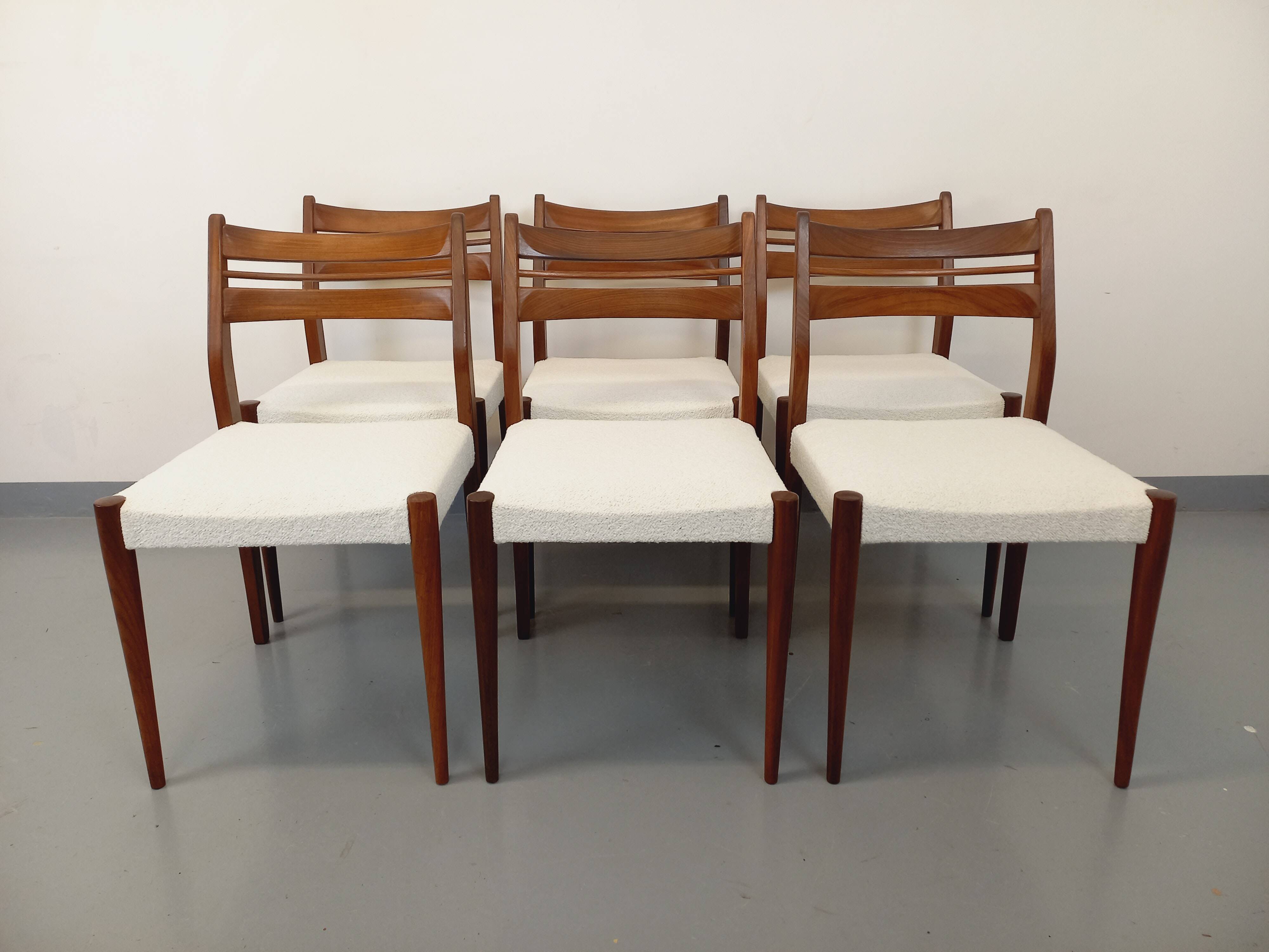 Set of 6 vintage Scandinavian chairs in teak and bouclette fabric from the 60s