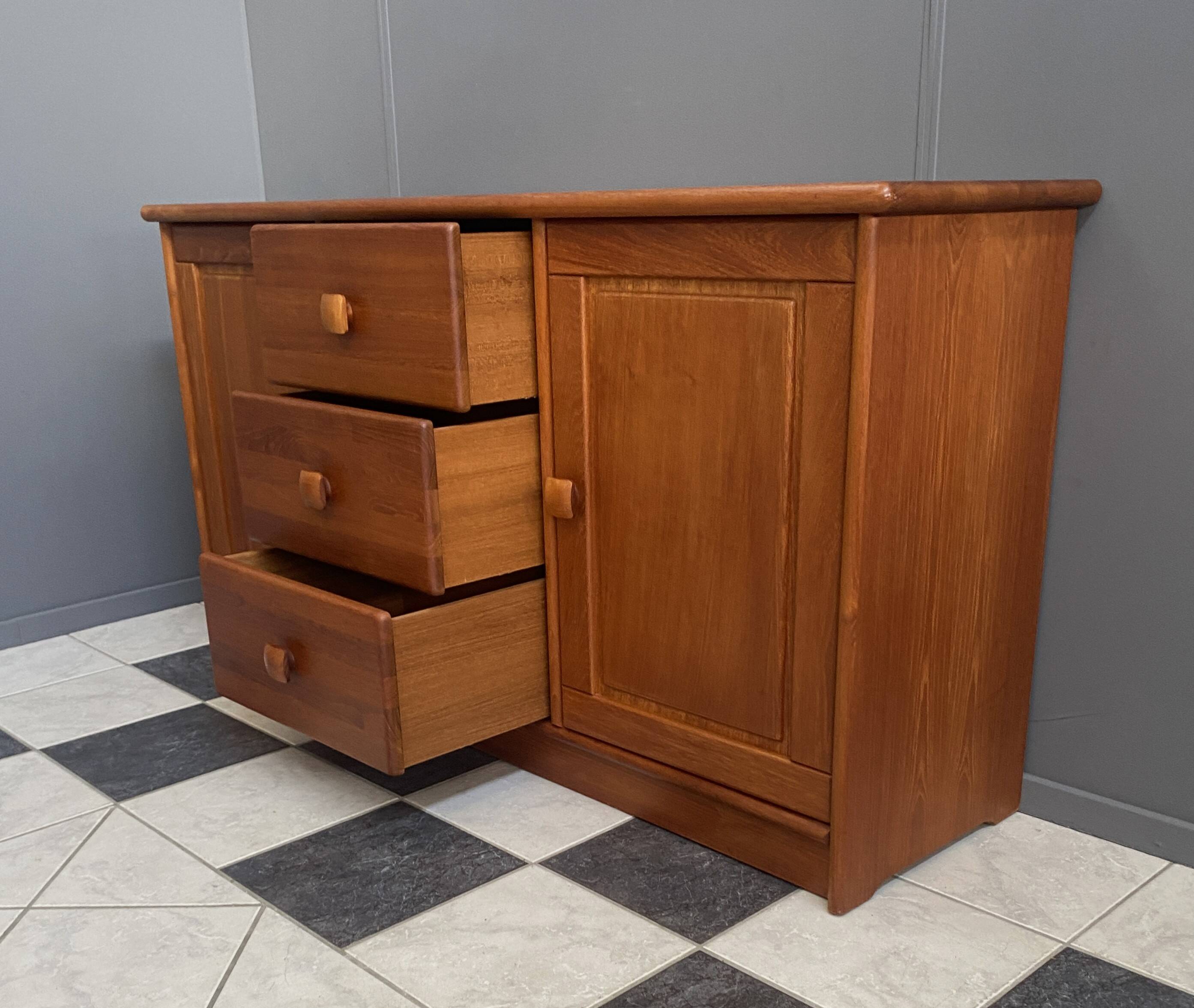 Teak sideboard by Dyrlund Denmark