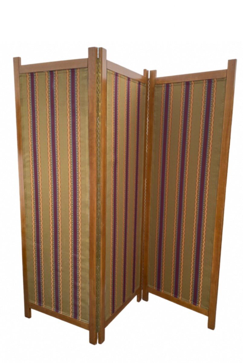 Pair of screens