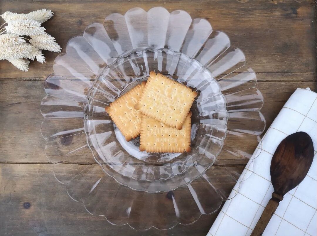 Dessert plates and dish