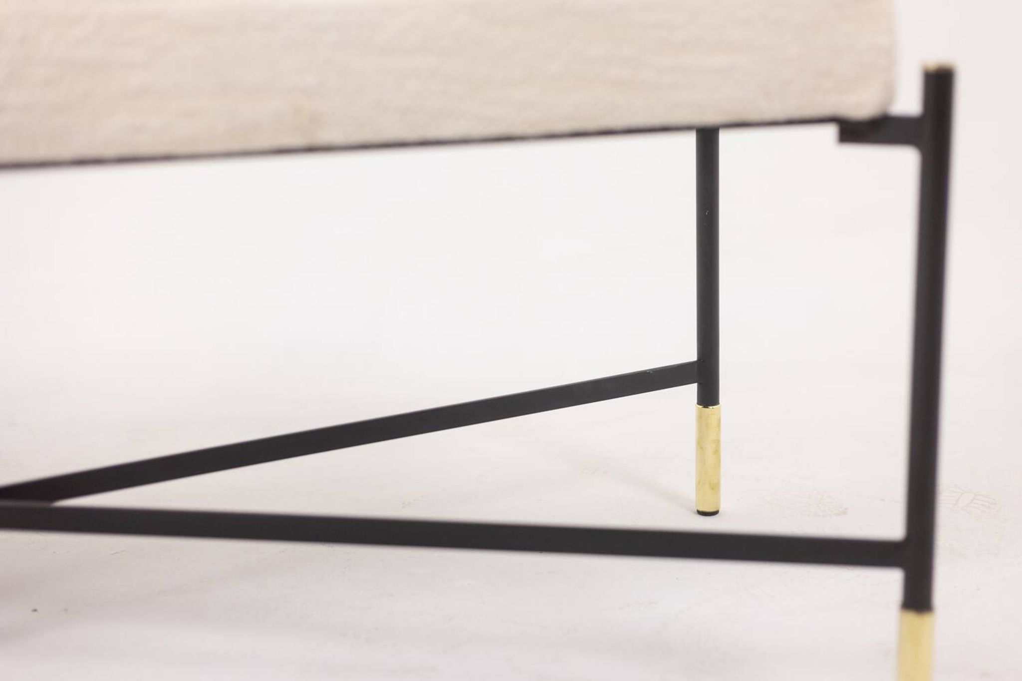 Pair of white benches, in lacquered and gilded metal. 2000s.