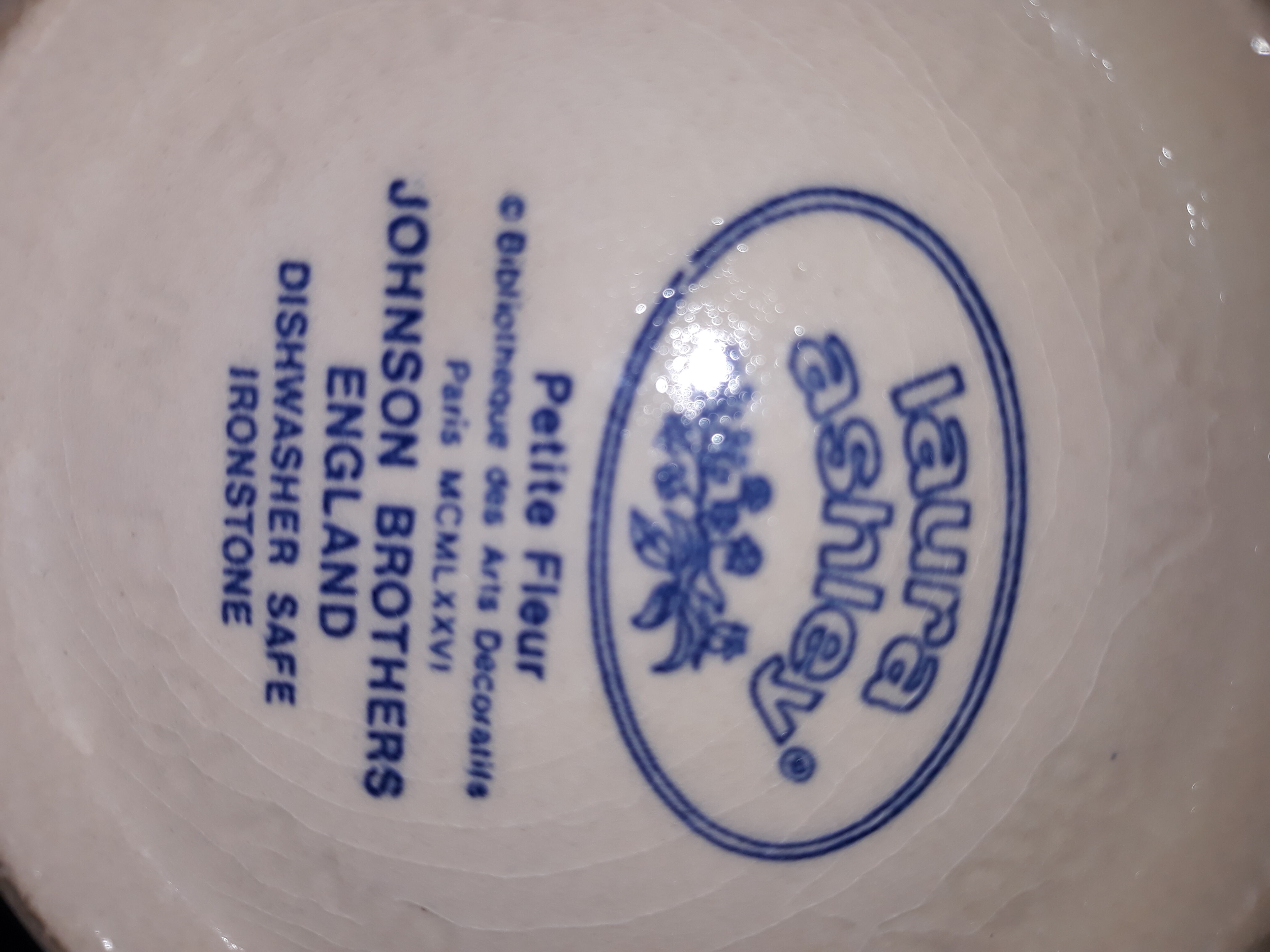 large teapot/coffee maker /l.Ashley pourer for Johnson Brothers