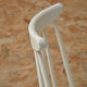 Série de 4 chaises blanches à barreaux 1960