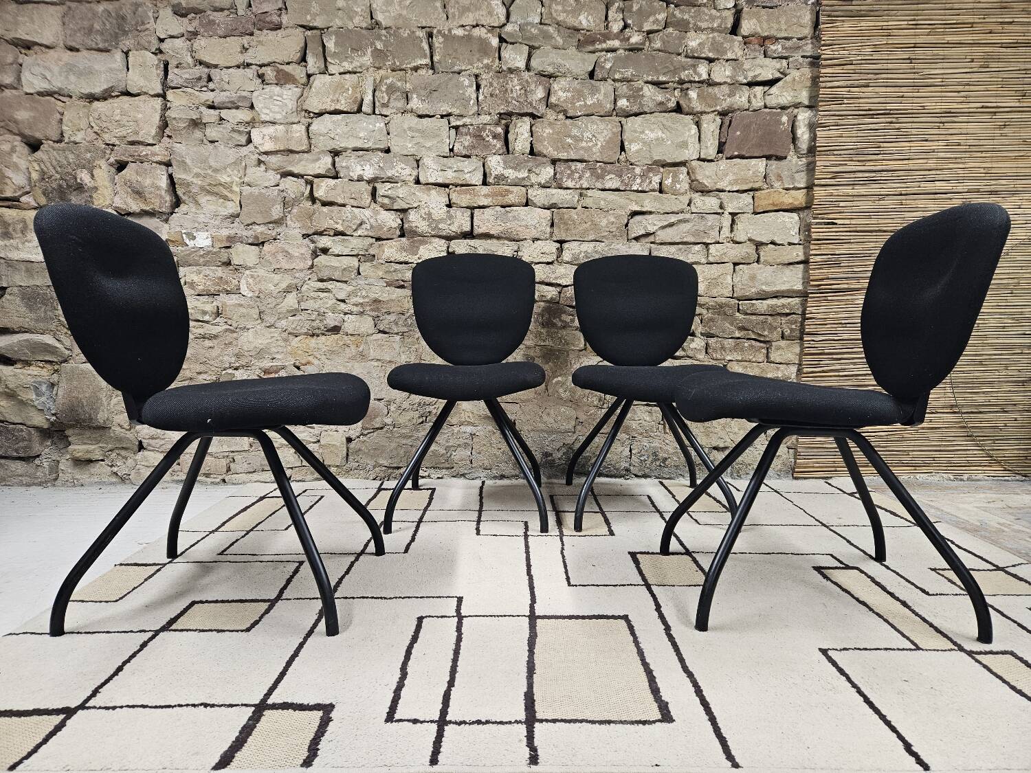 Set of 4 vintage design ergonomic chairs