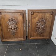 Paire de portes en bois sculpté en noyer