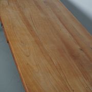 Table à manger rustique française vintage en cerisier du XXe siècle