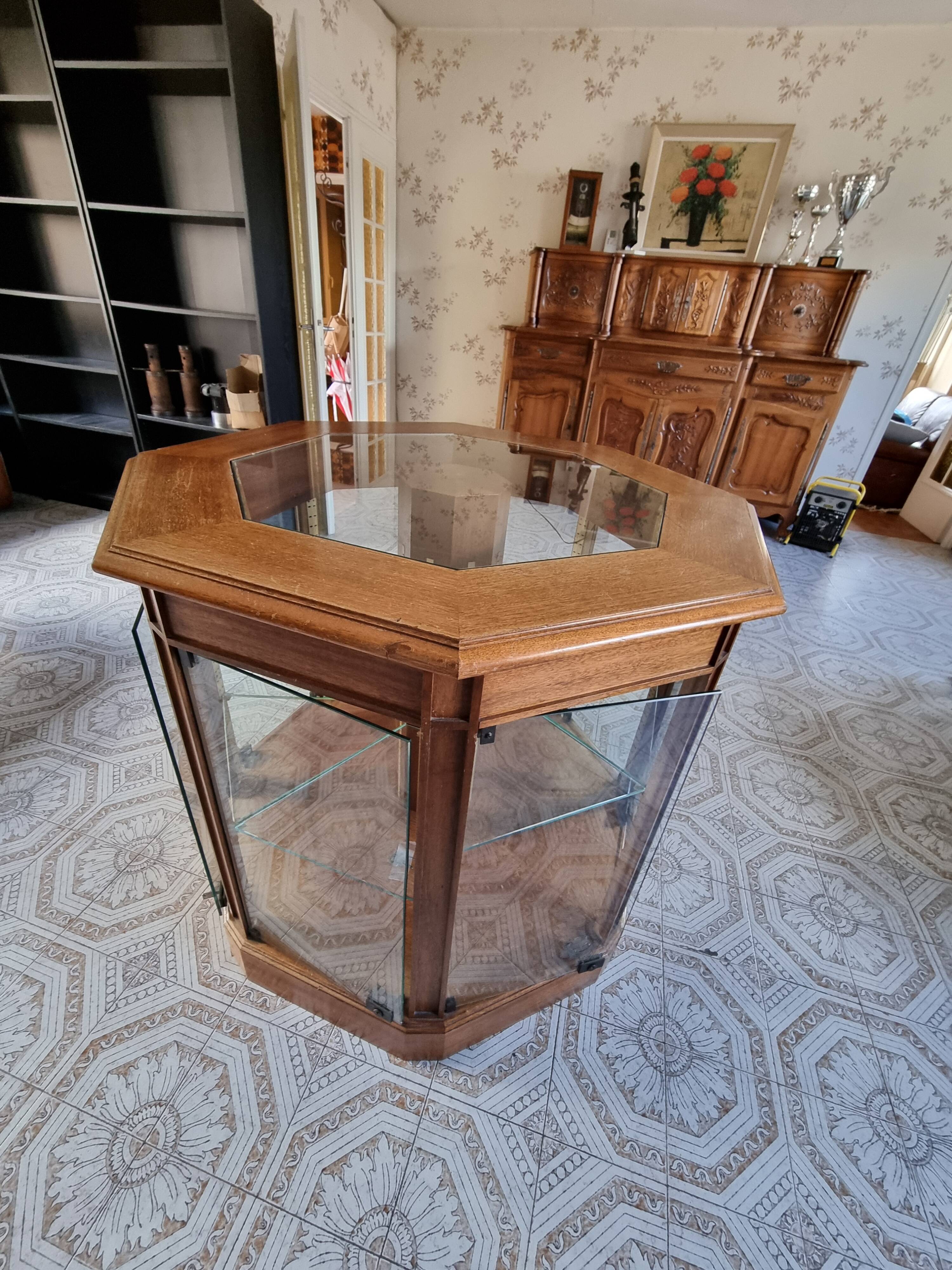 Hexagonal display case