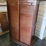 Double curtain binder in blond mahogany
