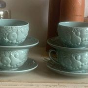Set of 4 soup / consommé cups and saucers in ceramic.
