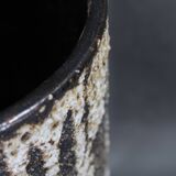 Vase brutaliste européen en céramique à surface texturée imitant la lave, années 1970