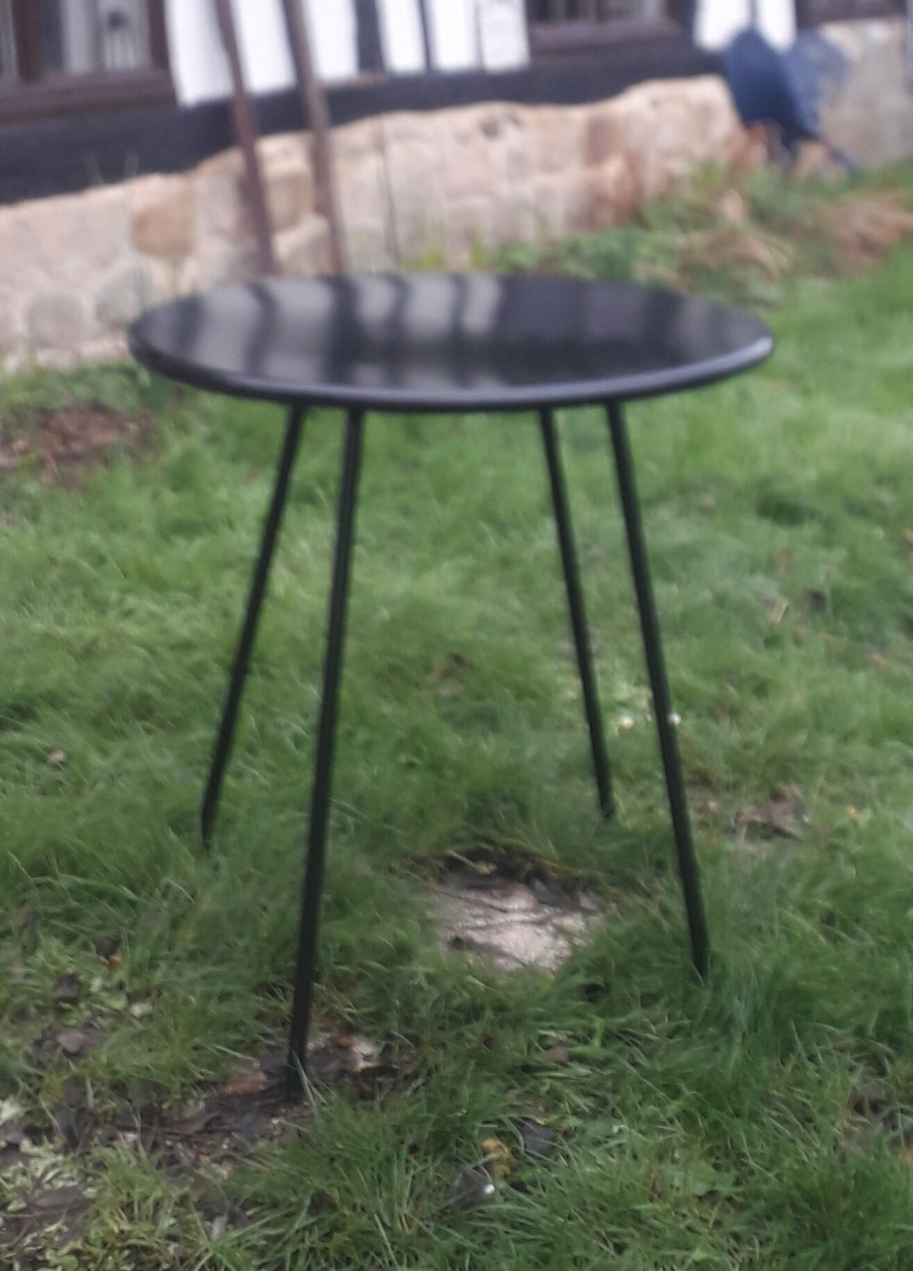 Black metal table compass feet