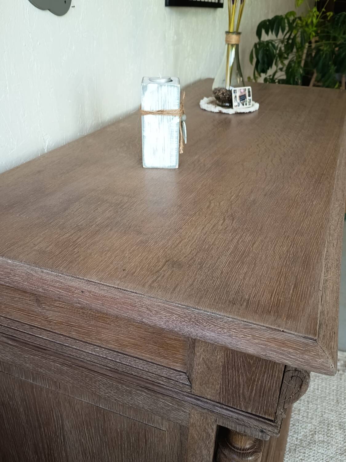 "Henry II" style cabinet base