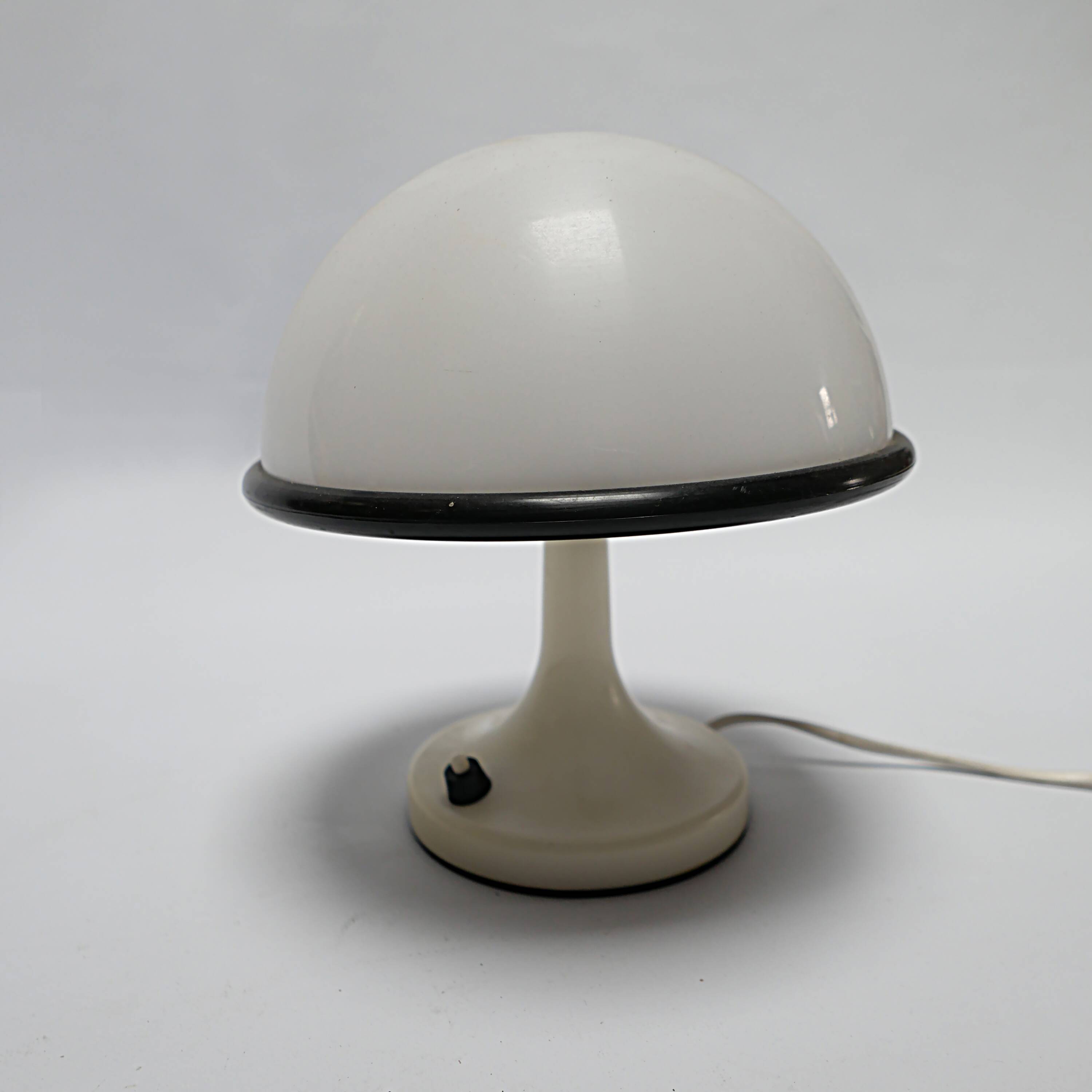 1970s vintage plastic mushroom lamp design