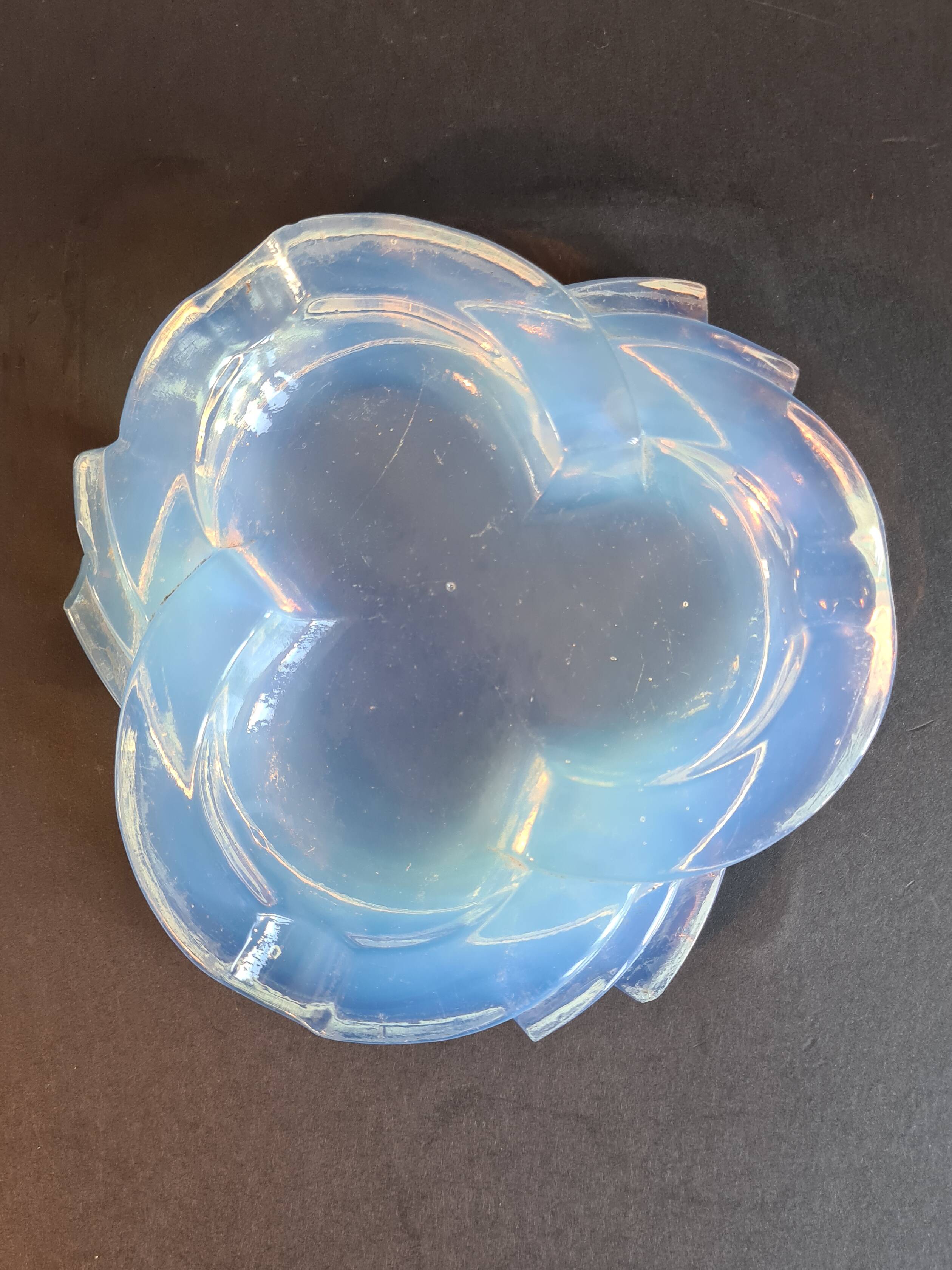 Ashtray, "Sabino" pocket emptier in opalescent glass - Noisy le Sec - 1920