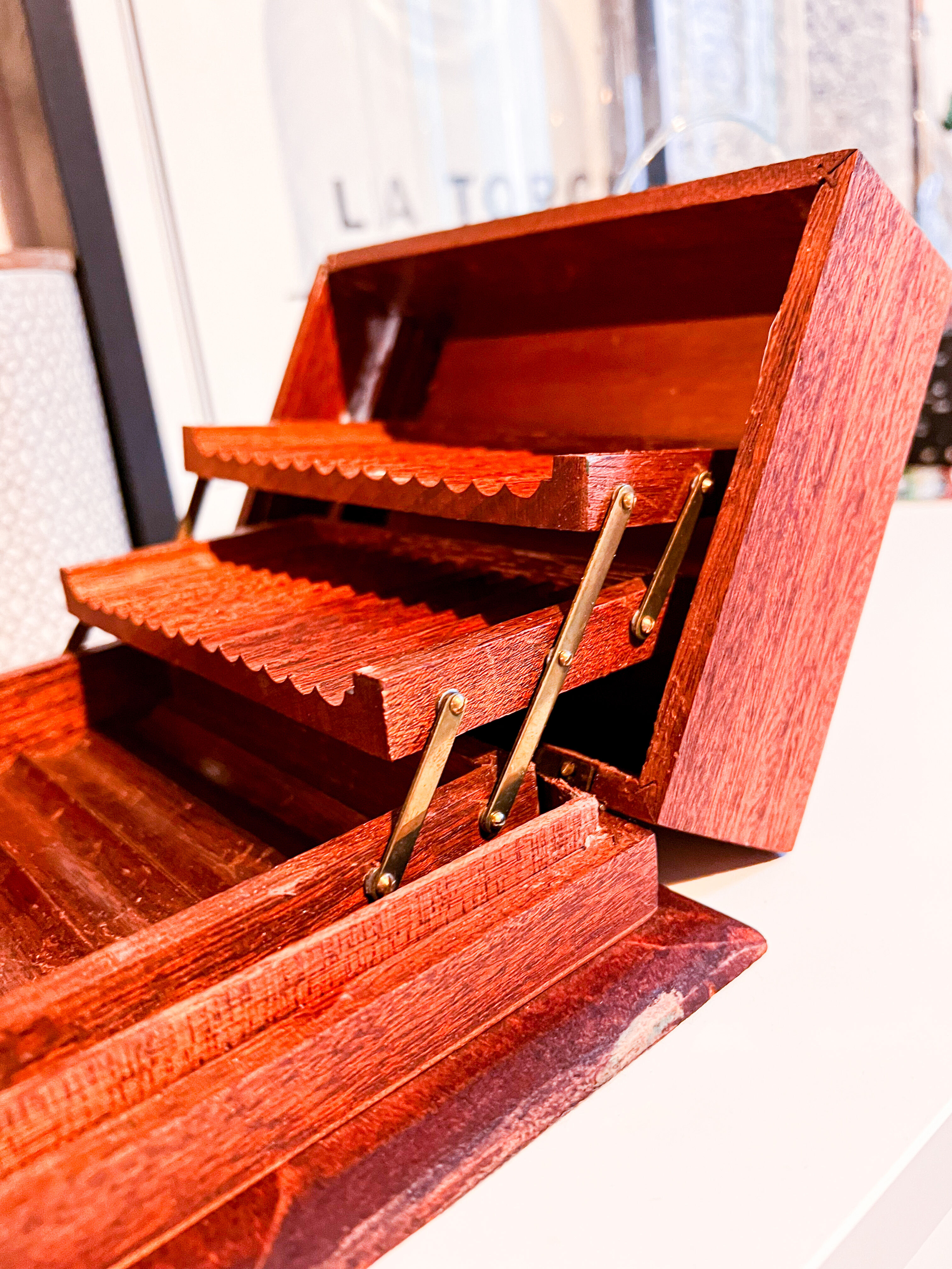 Cigarette and cigar box