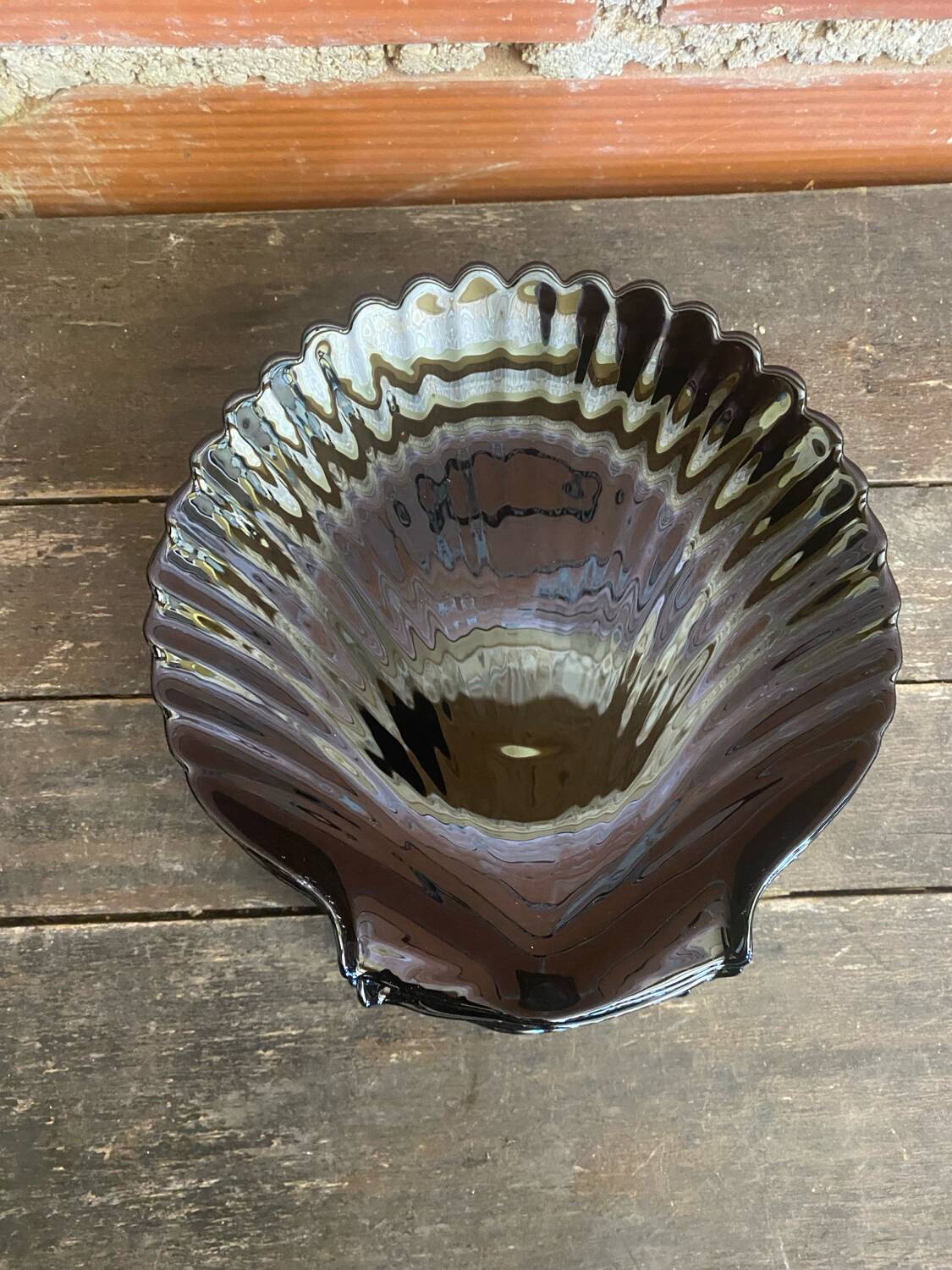 Set of 10 ARCOROC Shell-Shaped Plates Black Opaline 1970s