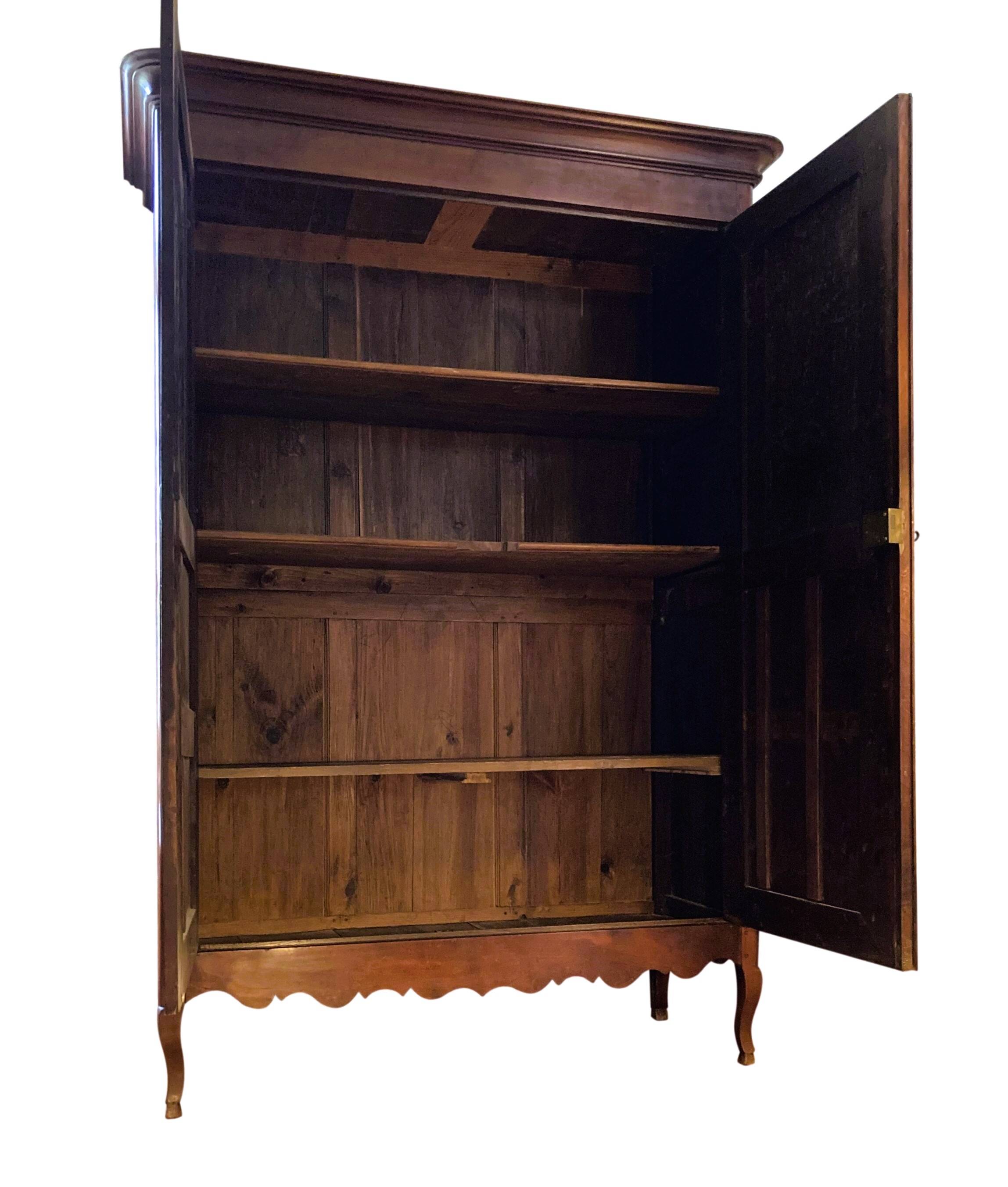 Petite armoire de port en acajou XVIIIe siècle