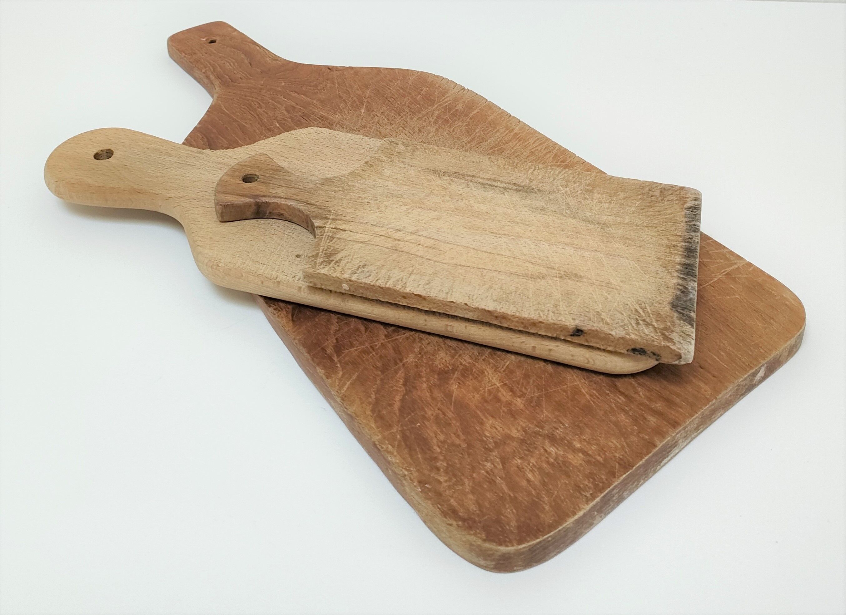 Trois planches à découper bois massif patiné vintage