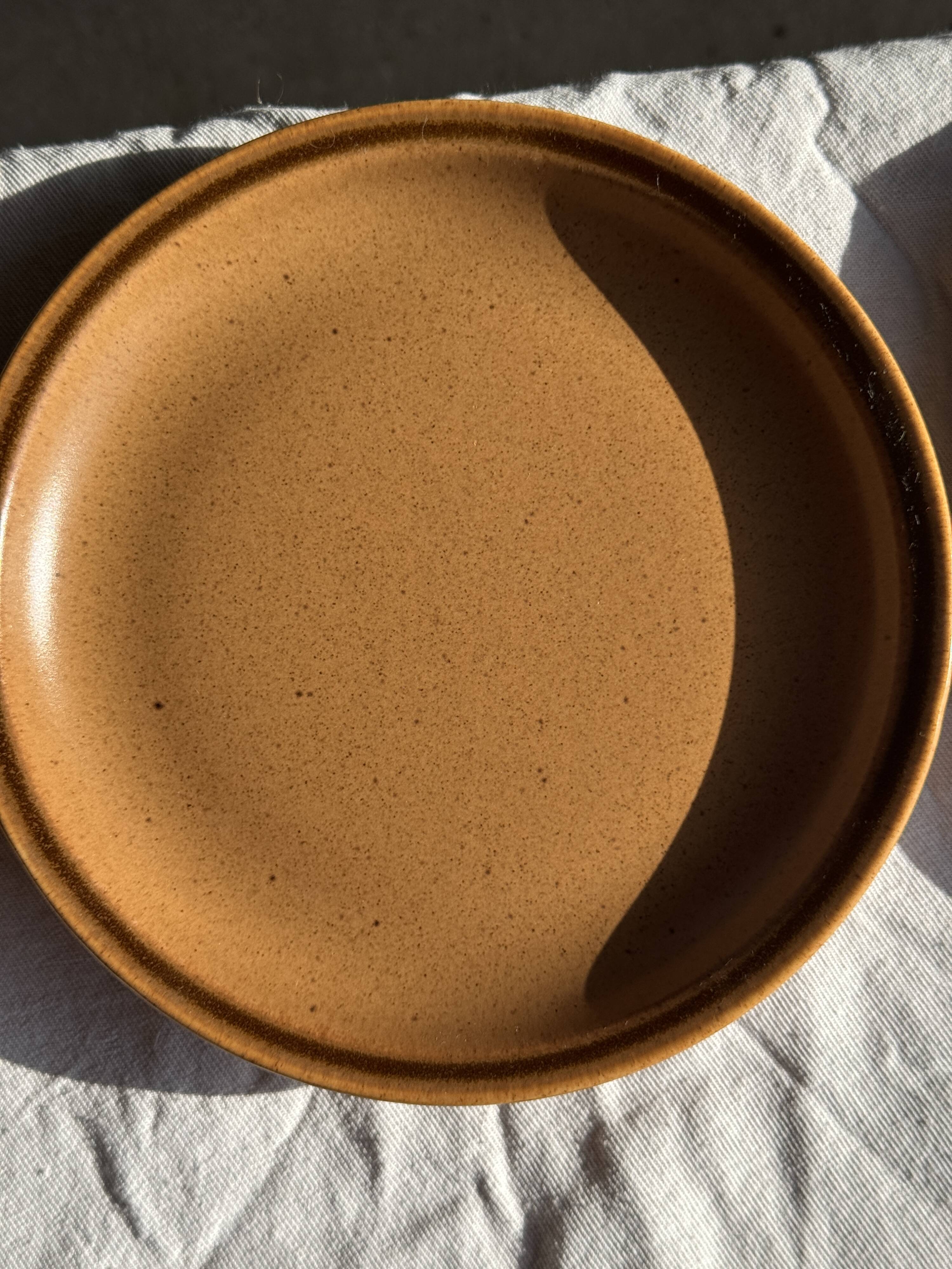 Set of 11 small dessert plates in brown-striped stoneware from Sarreguemines.