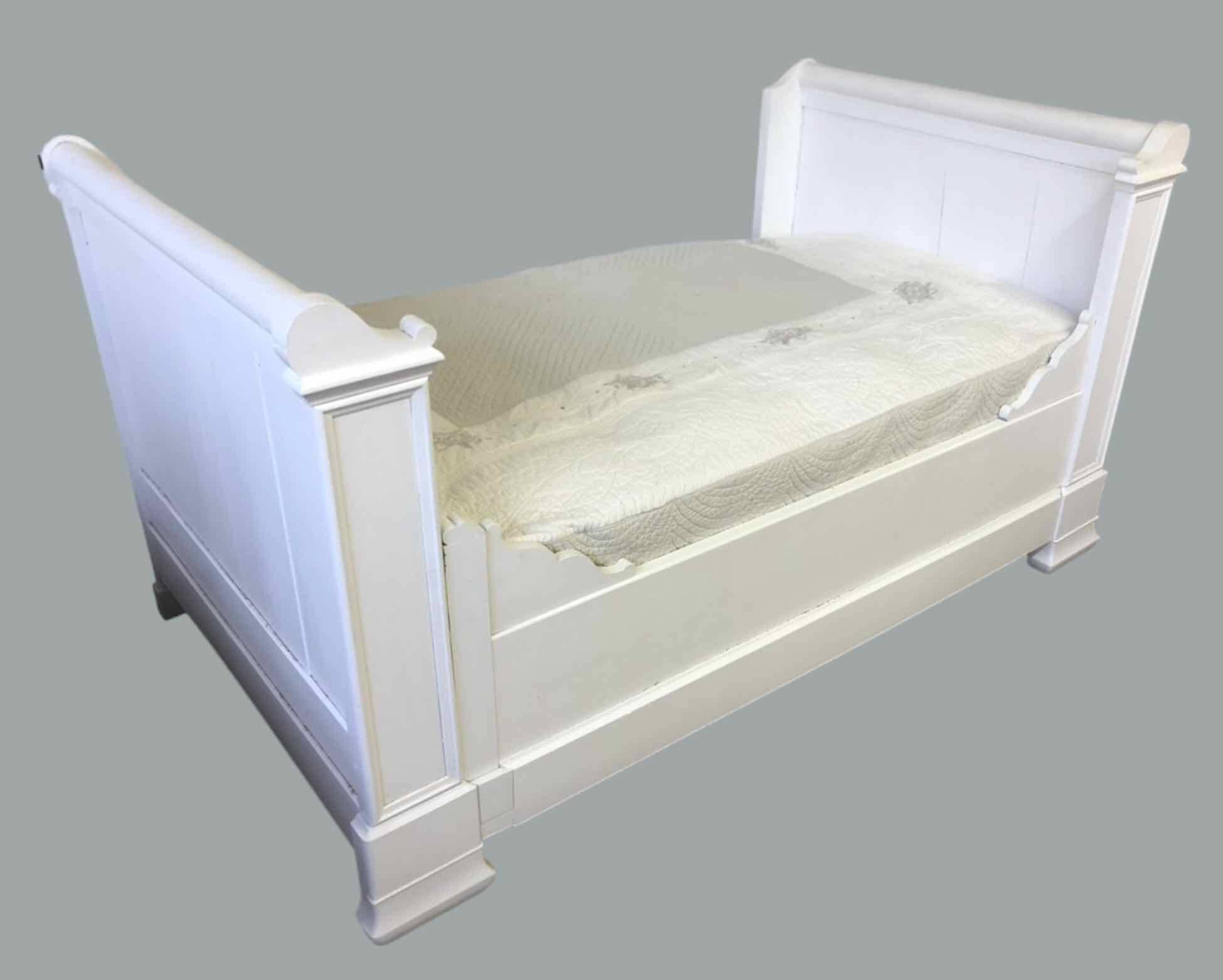 White lacquered solid wood sleigh bed