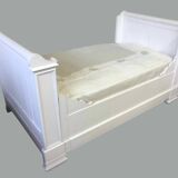 White lacquered solid wood sleigh bed
