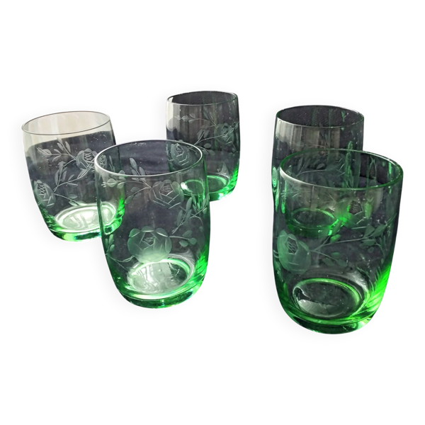 5 Verres à eau forme gobelet en verre Décor floral gravé