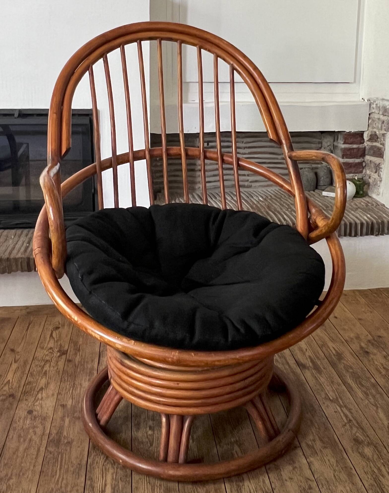 Pair of rotating rattan armchairs