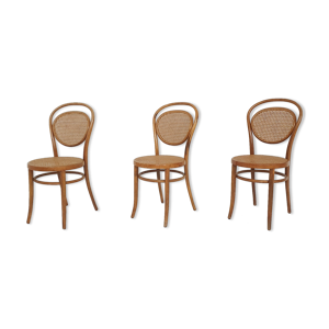 ensemble de trois chaises