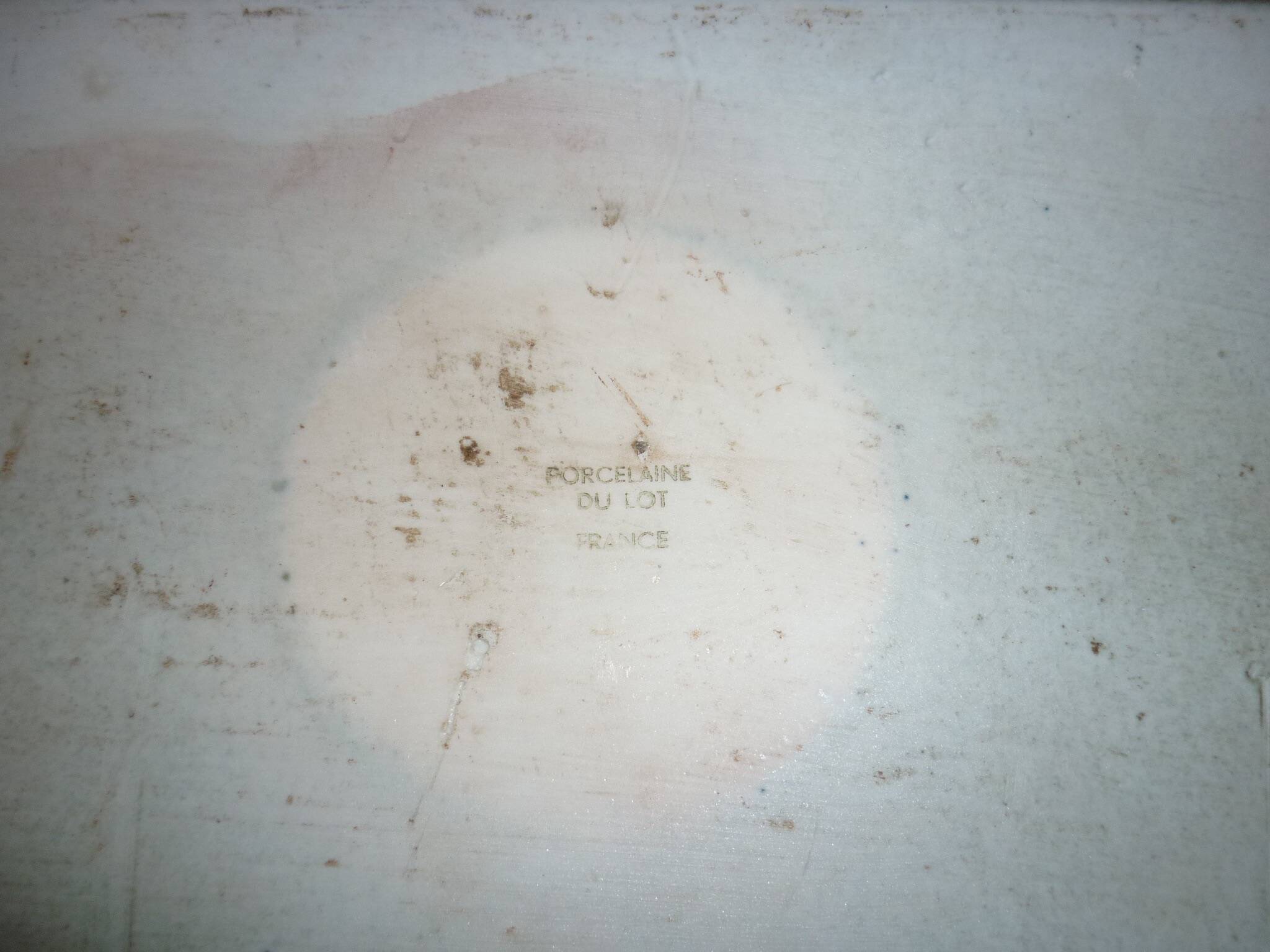 Enameled porcelain cake dish