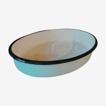 Enamelled metal oval dish