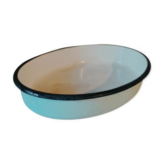 Enamelled metal oval dish