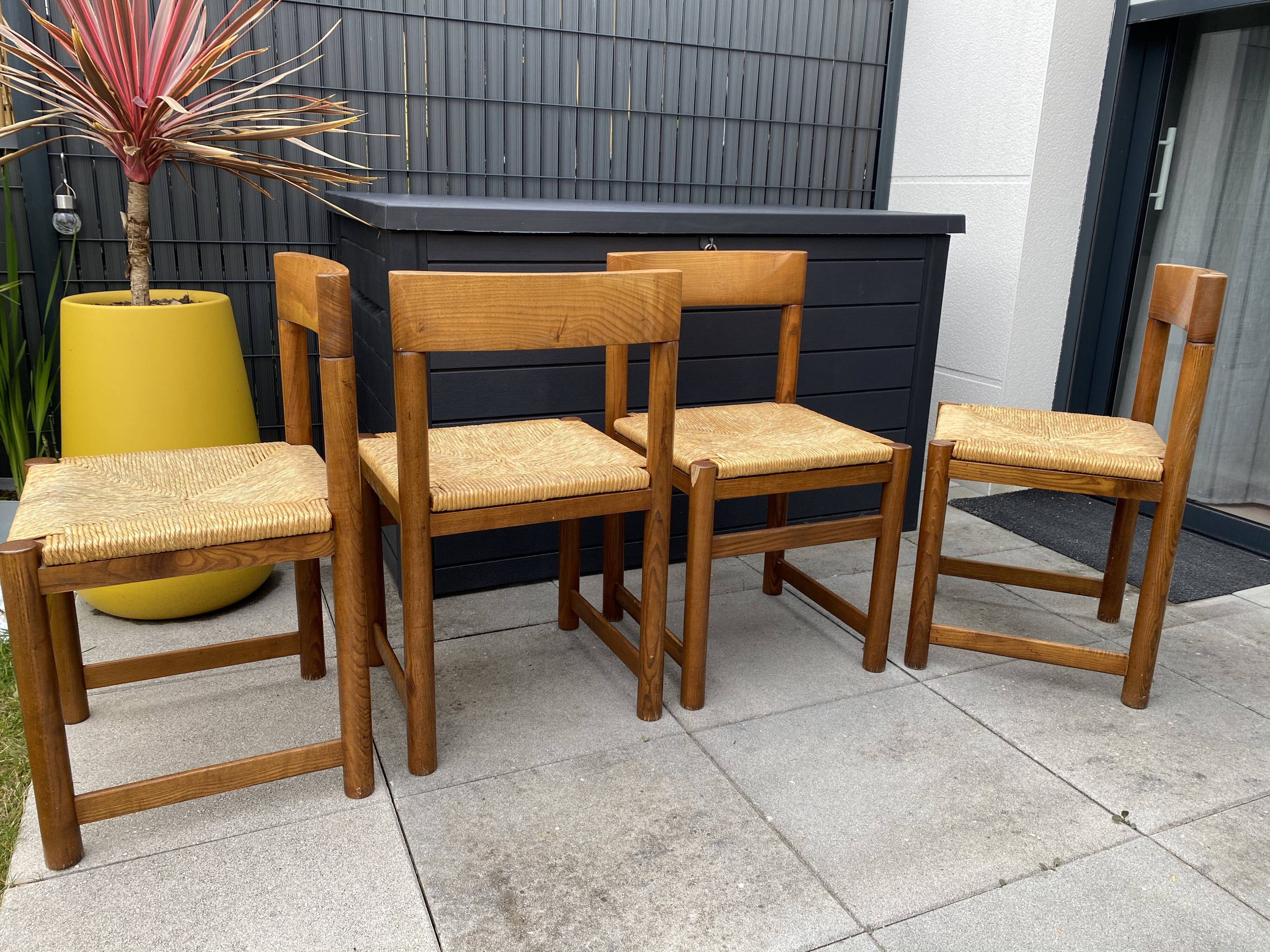 Suite de 4 chaises paillées vintage années 70