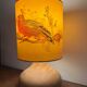 Lampe en bois et  abat jour à décor d'oiseau