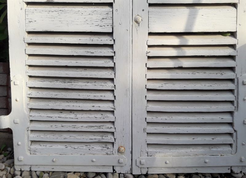 Pair of small shutters