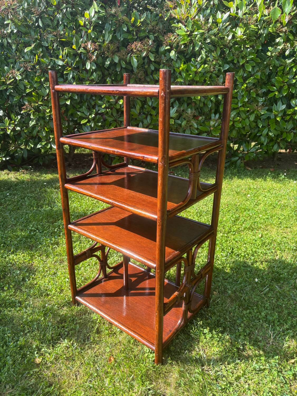 Étagère bibliothèque en rotin vintage