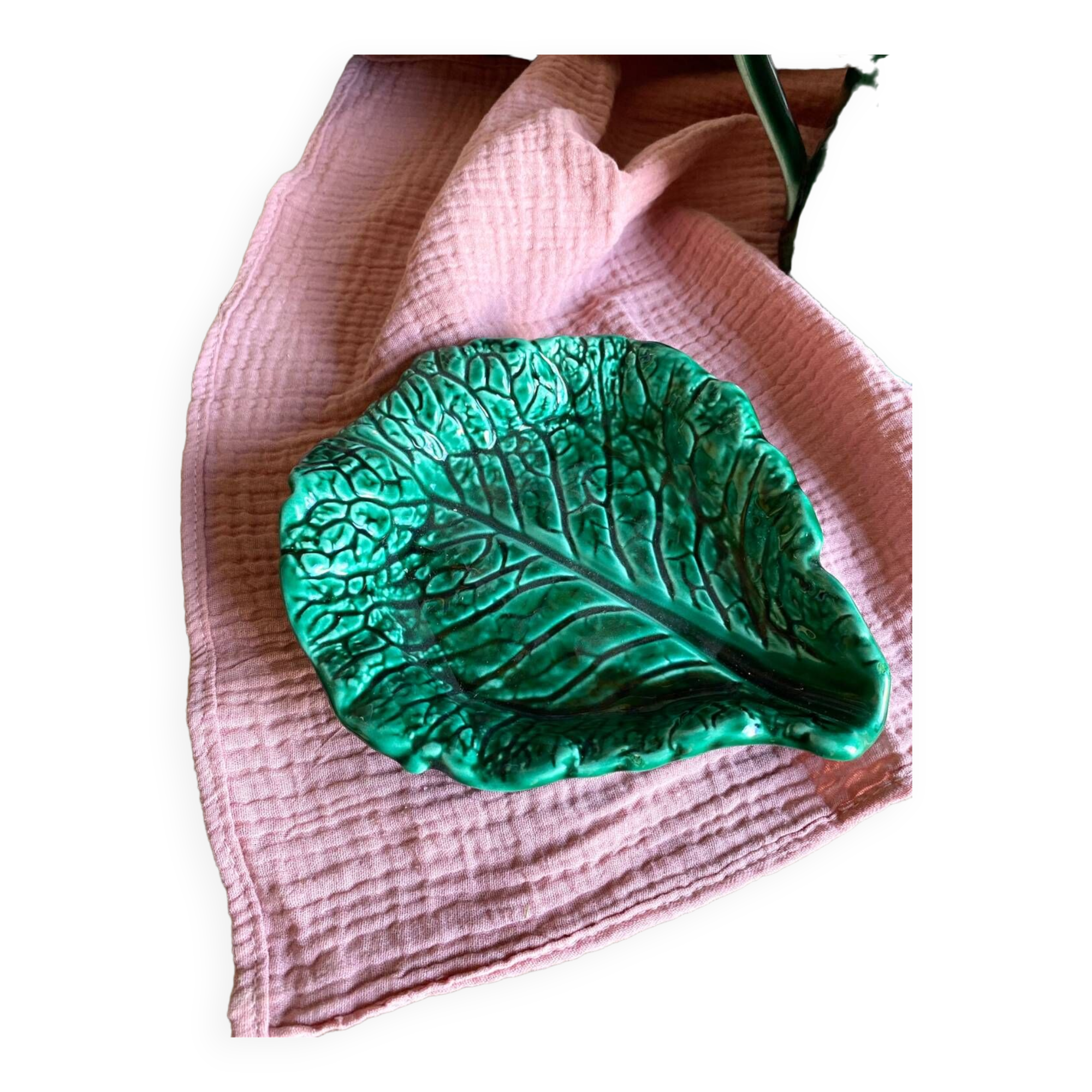 Small ceramic cabbage leaf dish
